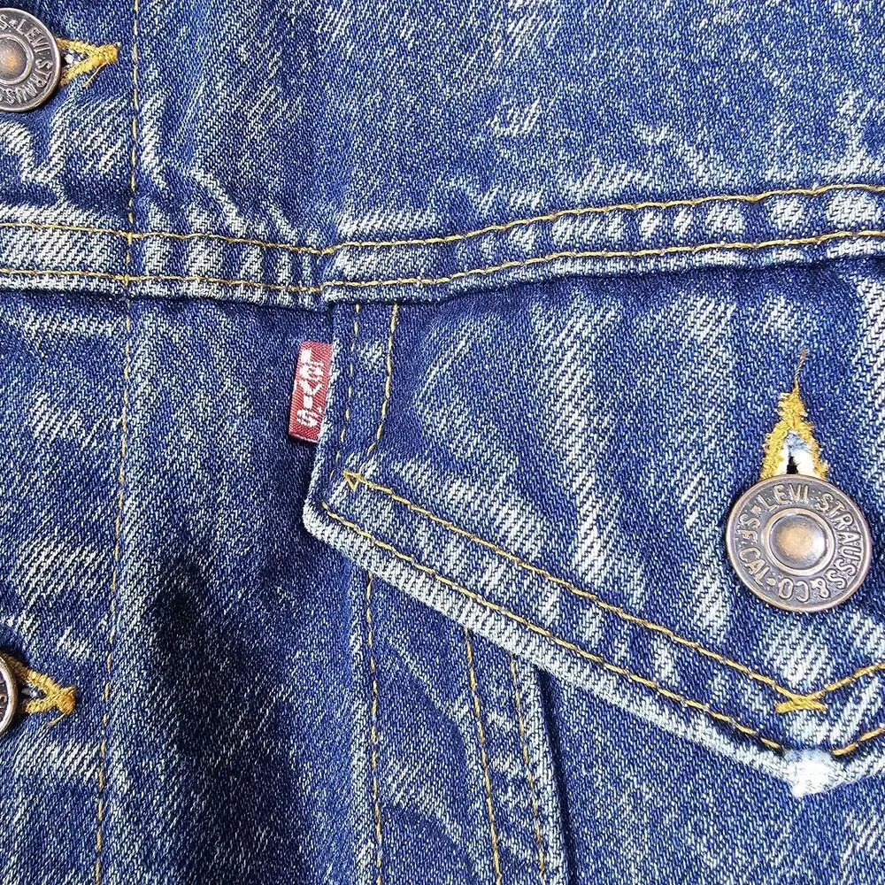 Levis Vintage Jean Jacket USA 1980s Acid Washed Denim Trucker Red Tab Distressed - Picture 3 of 16